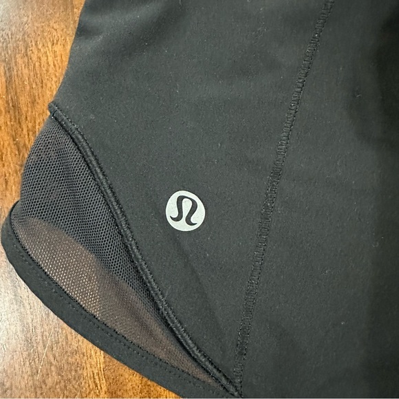 Lululemon Hotty Hot Low-Rise Lined Short 4” Size 8 Black - Picture 4 of 7